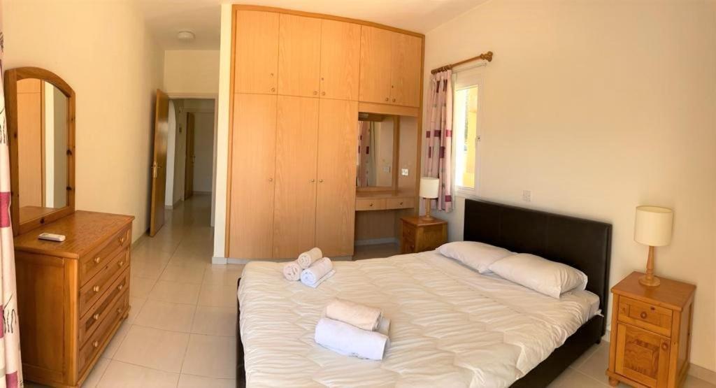 Sirena Olympia Apartment 40 Пафос Екстериор снимка