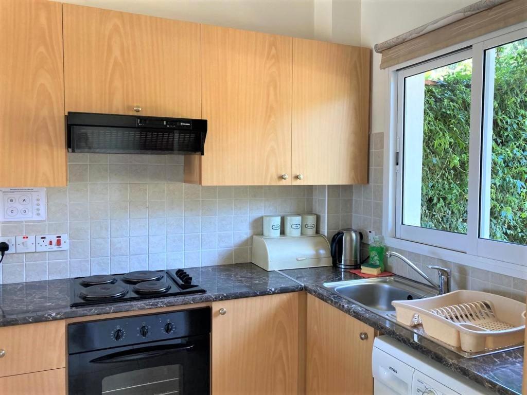 Sirena Olympia Apartment 40 Пафос Екстериор снимка